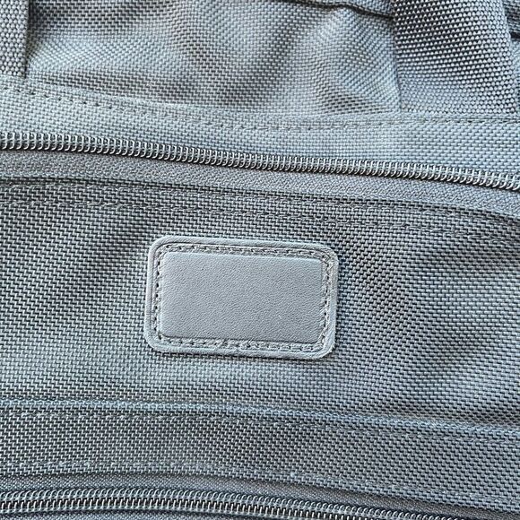 TUMI Alpha Duffle Bag/Classic Travel Carry on 223D3 - Picture 4 of 9